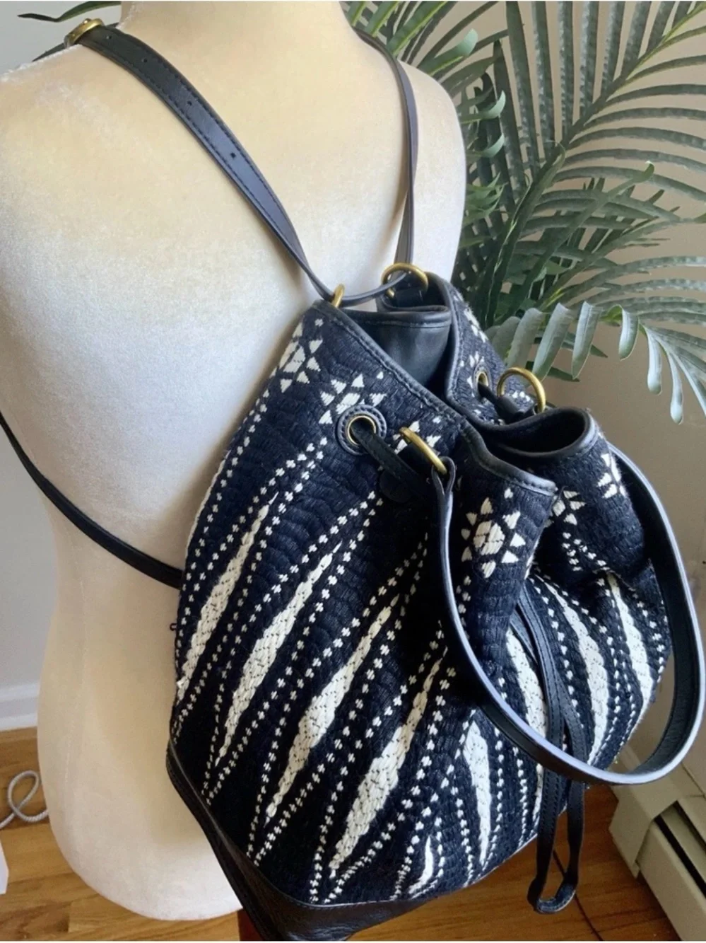 TORY BURCH RARE SAVORA TWEED & LEATHER BUCKET/BACKPACK DRAWSTRING BAG - Picture 5 of 11